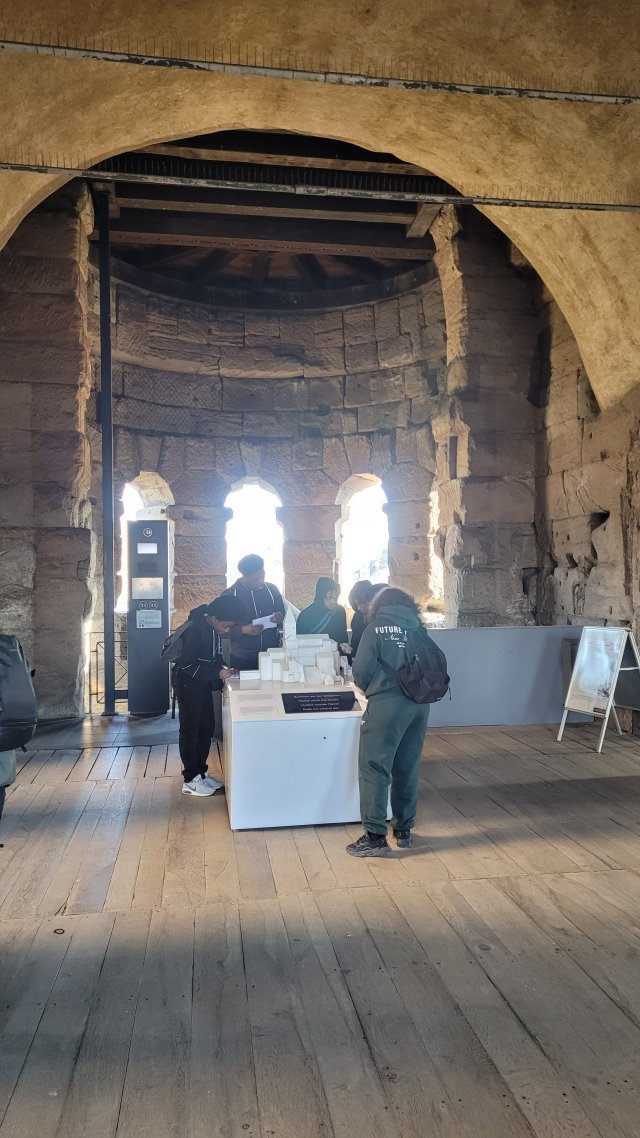 Visite de la porta Nigra 2